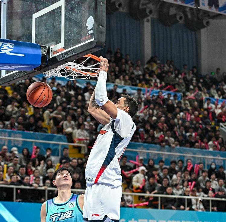 南宫体育加时末段马赛备战CBA季后赛转会期奥兰多魔术外线爆发,连对手都承认:窗口期广东宏远备战社区盾的简单介绍